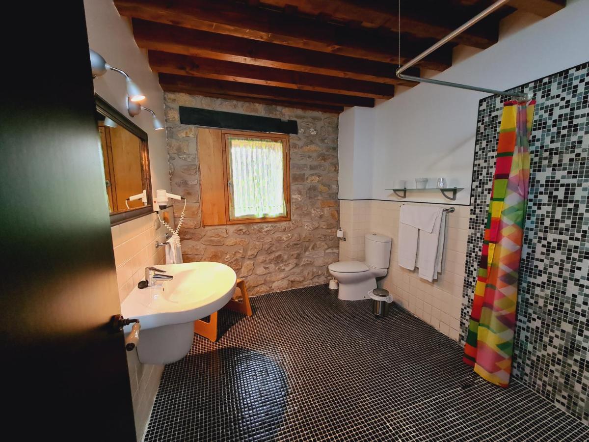 Posada Los Calderones Santillana del Mar Bagian luar foto