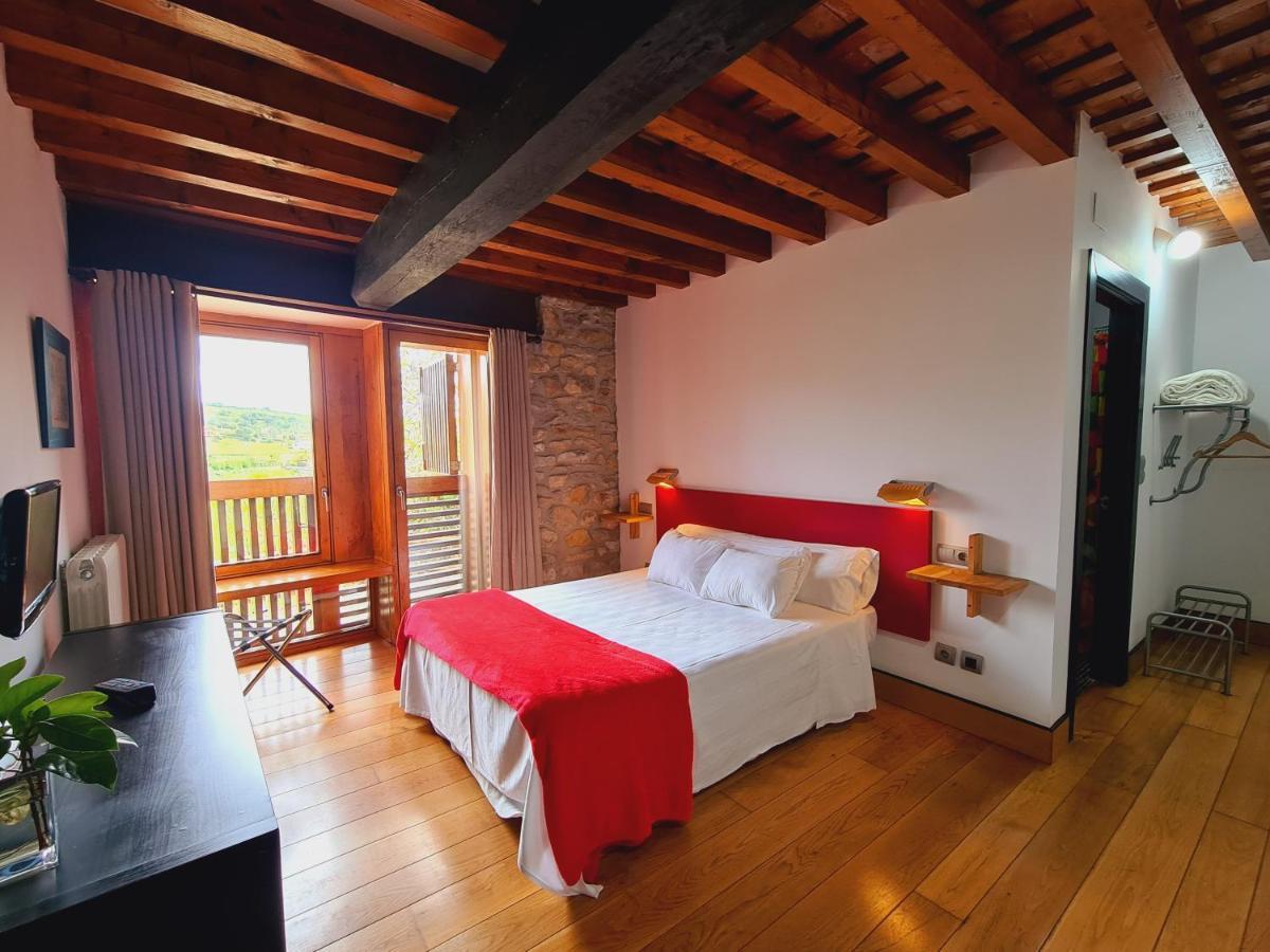 Posada Los Calderones Santillana del Mar Bagian luar foto