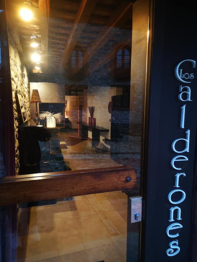 Posada Los Calderones Santillana del Mar Bagian luar foto