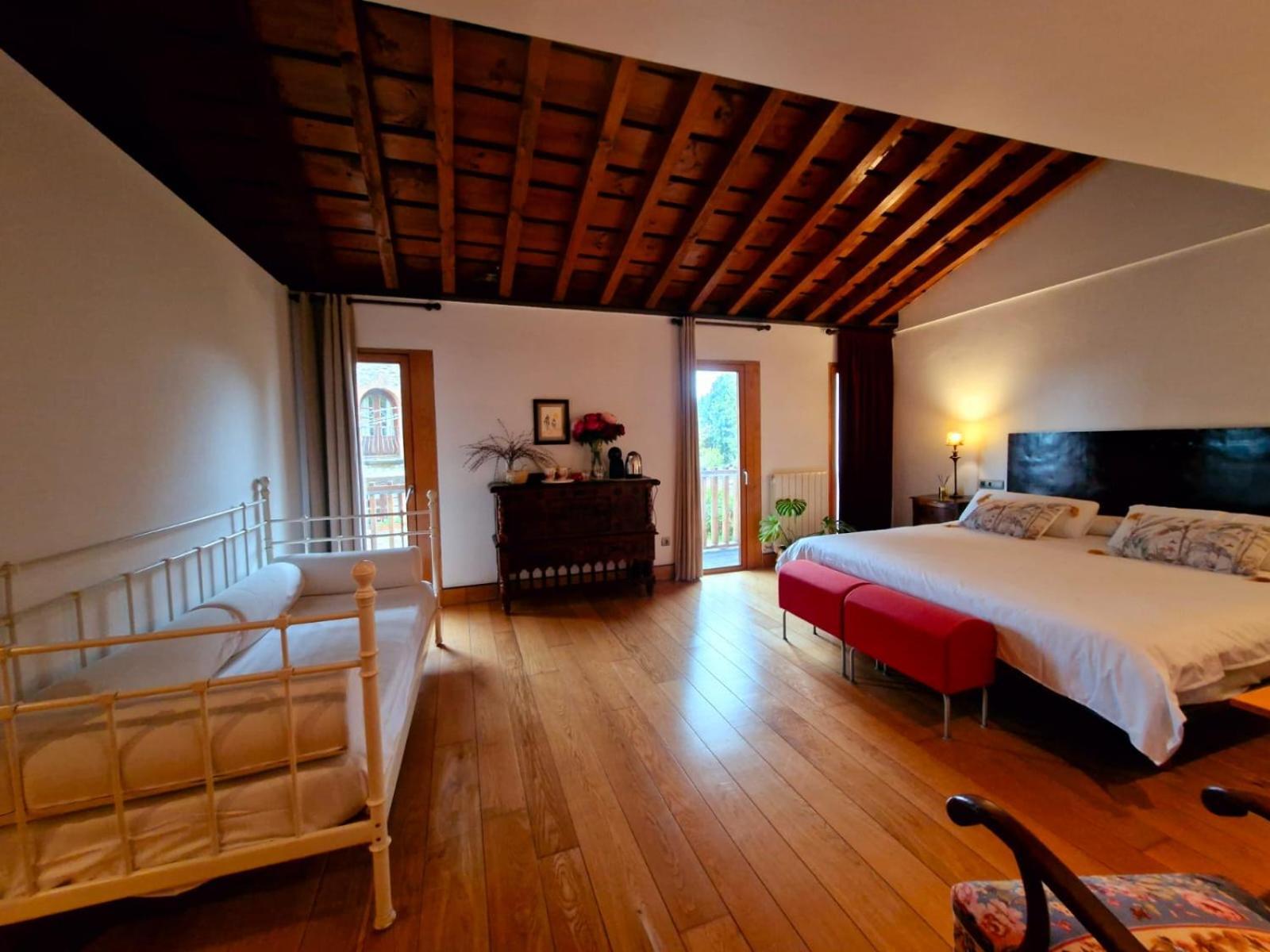 Posada Los Calderones Santillana del Mar Bagian luar foto