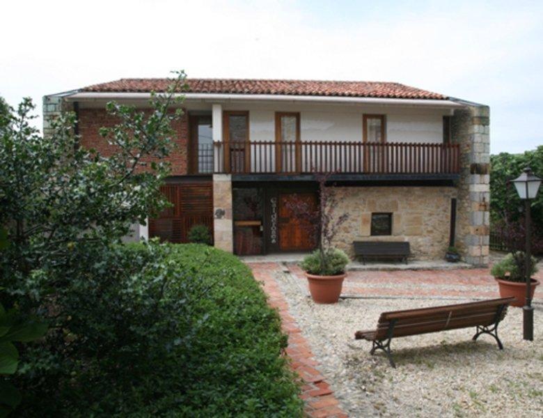 Posada Los Calderones Santillana del Mar Bagian luar foto